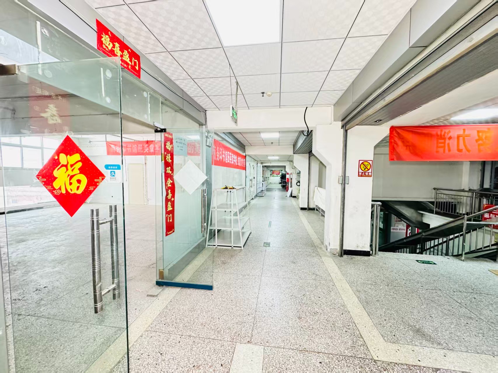 九都城灵活办公空间，满足企业不同发展阶段需求 ✨ 商业配套完善，助力企业快速成长 ✨ AI产业资源链接，共建创新生态 ✨ 办公、展示、运营一体化空间  现在入驻，抢占AI产业发展新赛道！_COPY