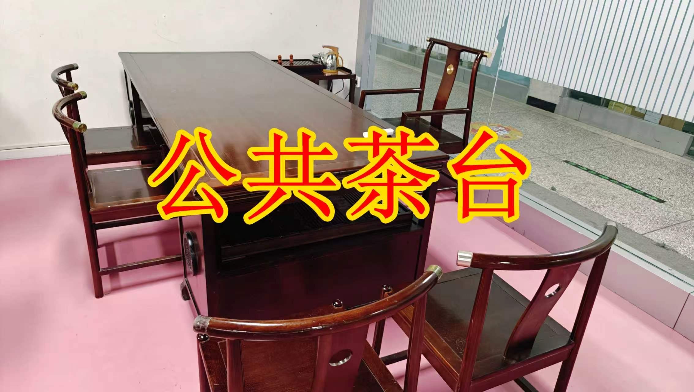 九都城面积灵活：小面积办公室至大面积办公、经营空间均可选择； 部分房源可注册公司，满足企业办公需求； 商铺临街，具备上下水、用电等经营条件； 适合副食品、茶叶、酒水、百货、电商、培训、办公等多种行业。