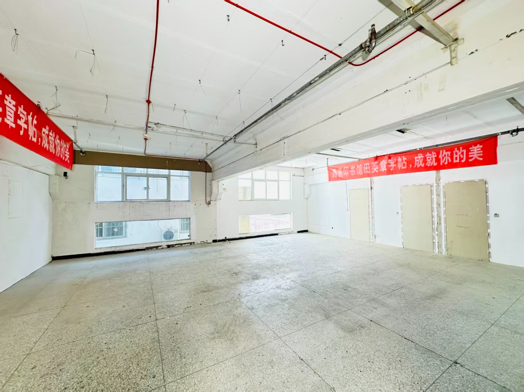 九都城重点吸引人工智能应用、数字经济、电商直播、智能制造服务、软件开发、科技创新企业及创业团队入驻